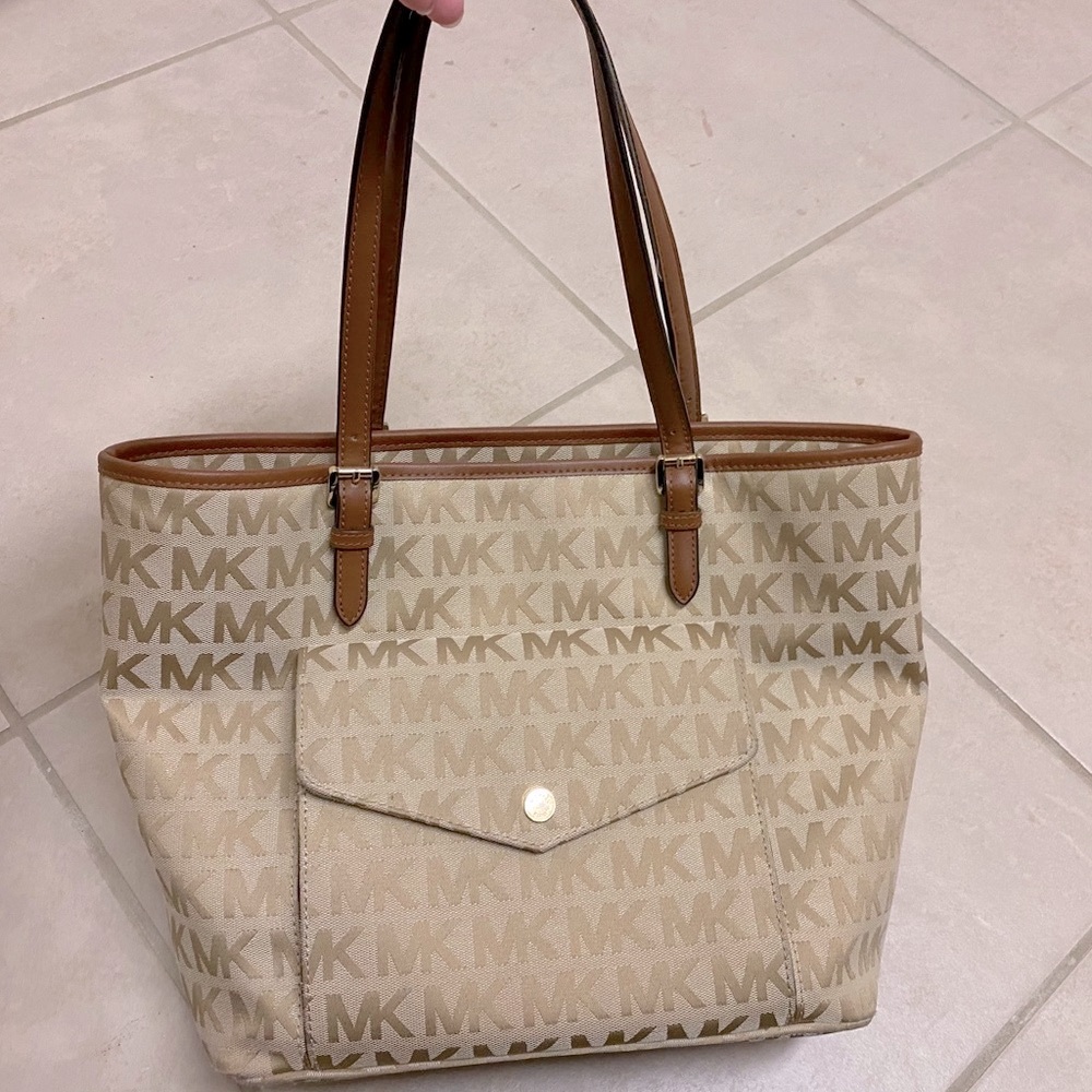 Michael Kors Jet Set Purse